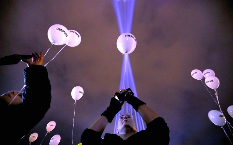 U Rumunjskoj puštali bijele balone za žrtve antikomunističke revolucije
